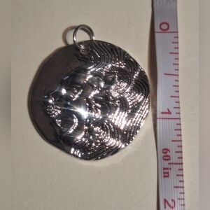 Oak & Ivy Boutique Lion or Leo Silver tone pendant 1.25" x 1.25" NWOT
